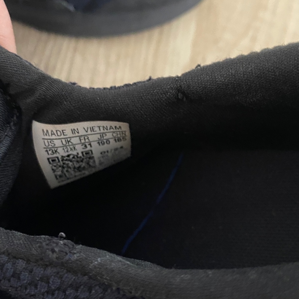 Kids Adidas shoes - Picture 7 of 7